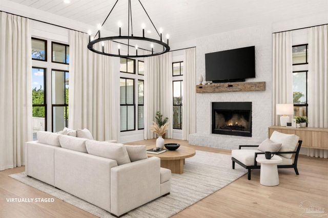 518 Navy Cove Blvd, Gulf Breeze, FL 32561