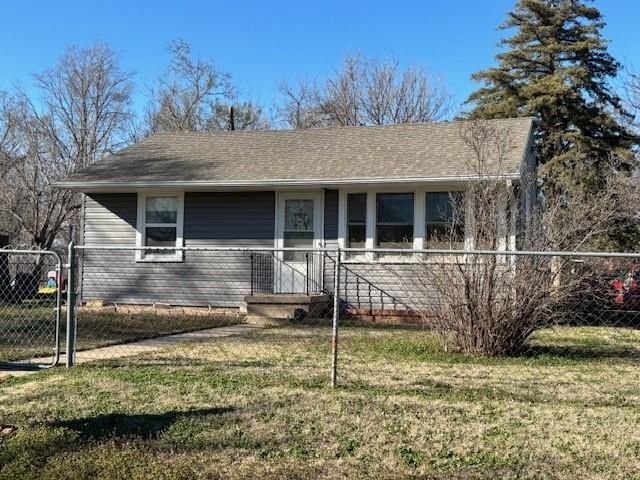 1213 Stack Ave, Salina, KS 67401