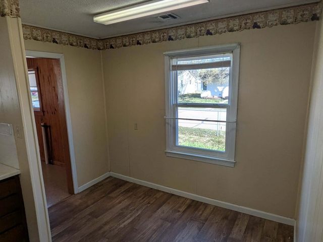 1213 Stack Ave, Salina, KS 67401