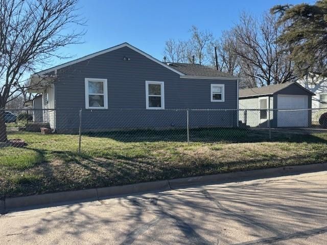 1213 Stack Ave, Salina, KS 67401