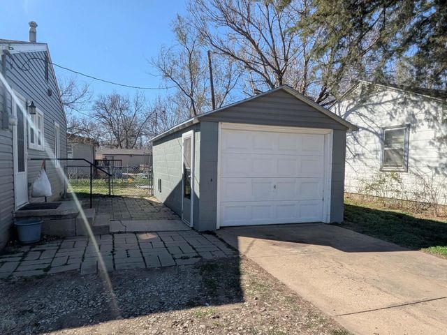 1213 Stack Ave, Salina, KS 67401