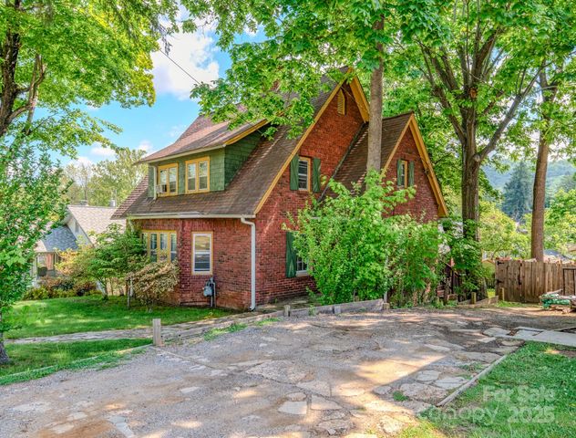 69 Austin Avenue, Asheville, NC 28801
