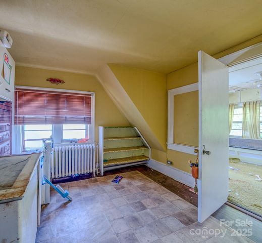 69 Austin Avenue, Asheville, NC 28801