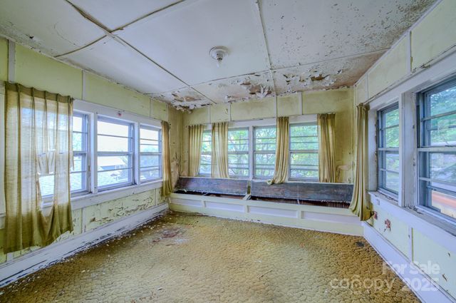 69 Austin Avenue, Asheville, NC 28801