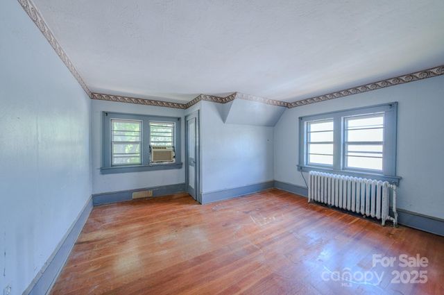 69 Austin Avenue, Asheville, NC 28801