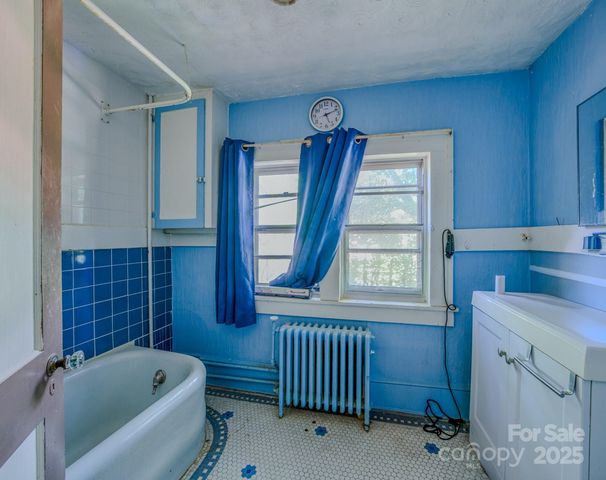 69 Austin Avenue, Asheville, NC 28801