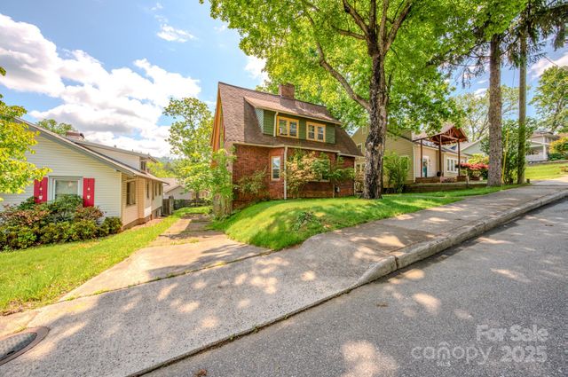 69 Austin Avenue, Asheville, NC 28801