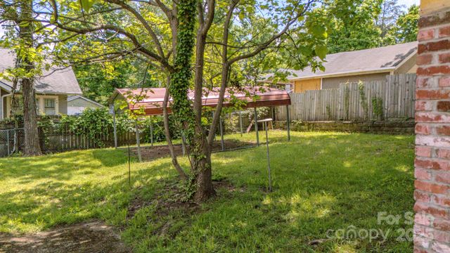 69 Austin Avenue, Asheville, NC 28801