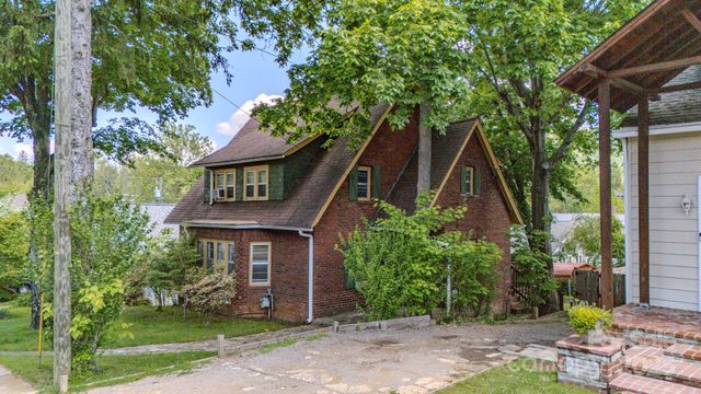 69 Austin Avenue, Asheville, NC 28801