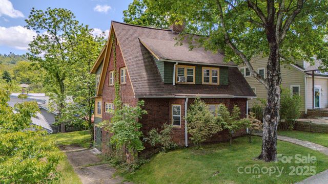 69 Austin Avenue, Asheville, NC 28801