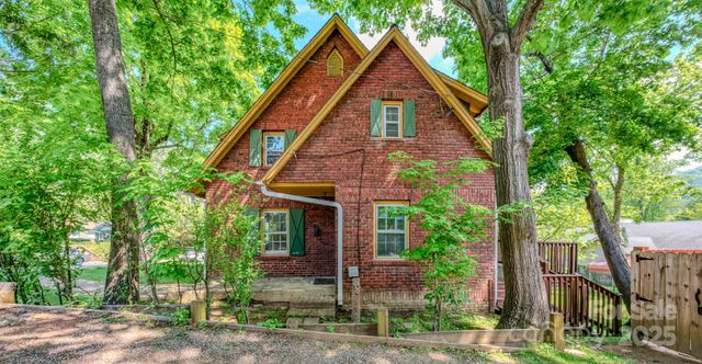 69 Austin Avenue, Asheville, NC 28801