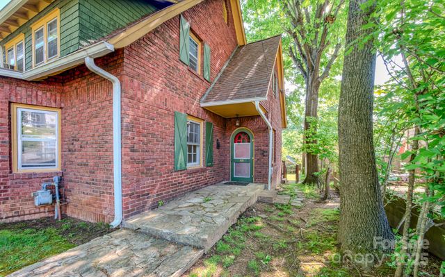 69 Austin Avenue, Asheville, NC 28801