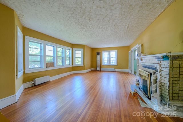 69 Austin Avenue, Asheville, NC 28801