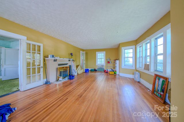 69 Austin Avenue, Asheville, NC 28801