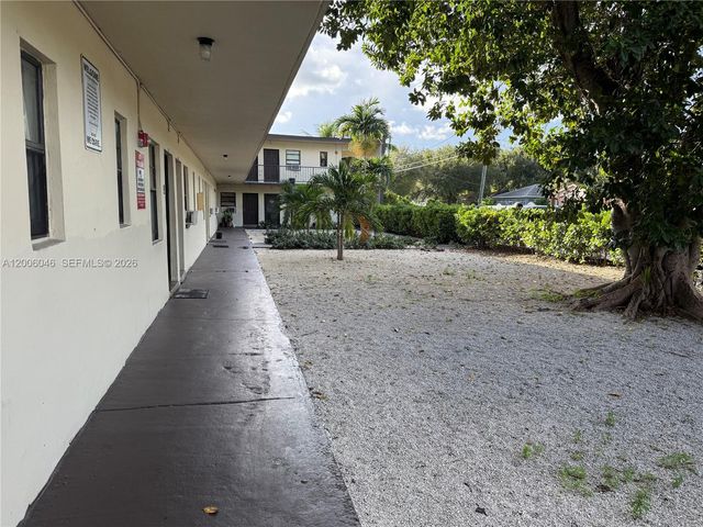 3330 NW 48th Ter 206, Miami, FL 33142