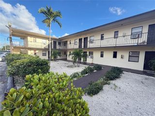 3330 NW 48th Ter 206, Miami, FL 33142