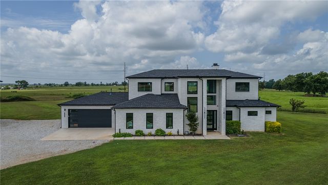 10796 Grand Summit Lane, Bentonville, AR 72713