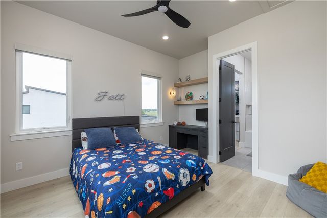 10796 Grand Summit Lane, Bentonville, AR 72713