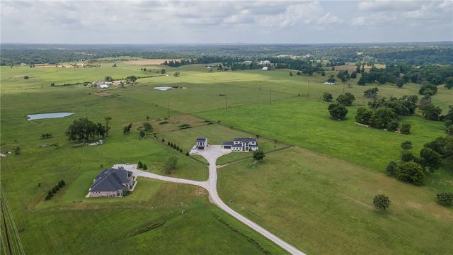 10796 Grand Summit Lane, Bentonville, AR 72713