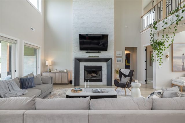 10796 Grand Summit Lane, Bentonville, AR 72713