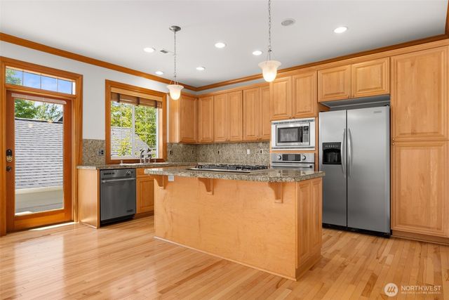 2575 NE Park Drive, Issaquah, WA 98029
