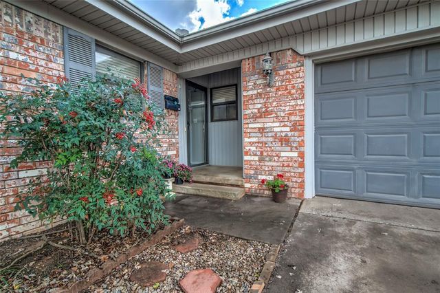 24 Ridgecrest Drive, Chickasha, OK 73018