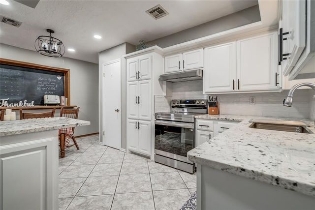 24 Ridgecrest Drive, Chickasha, OK 73018