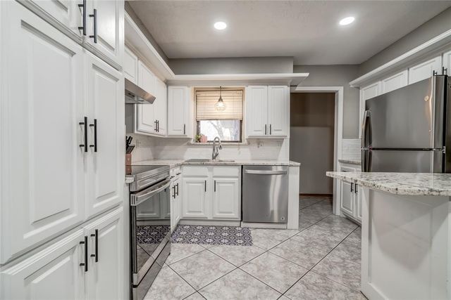 24 Ridgecrest Drive, Chickasha, OK 73018