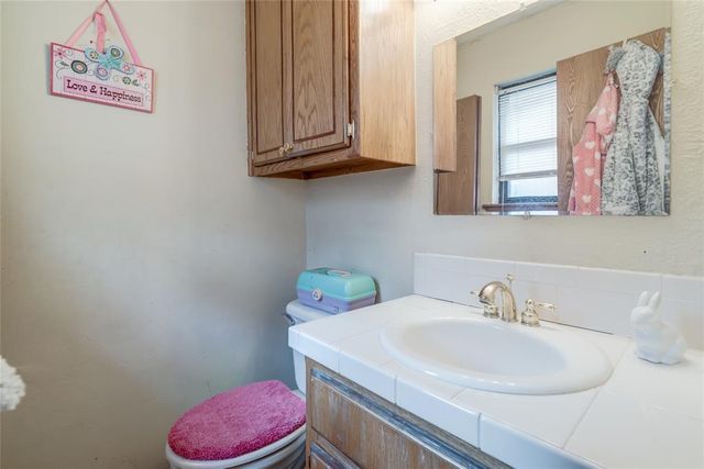 24 Ridgecrest Drive, Chickasha, OK 73018