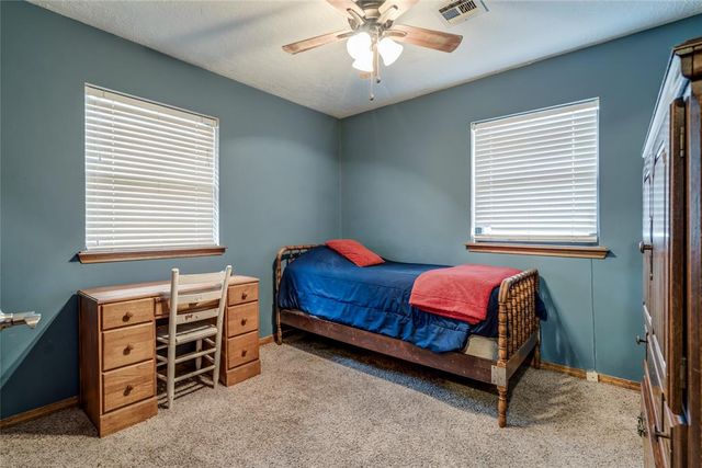 24 Ridgecrest Drive, Chickasha, OK 73018