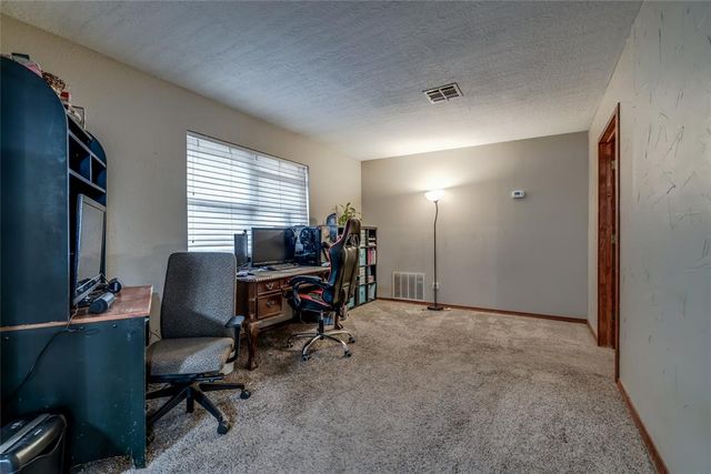 24 Ridgecrest Drive, Chickasha, OK 73018