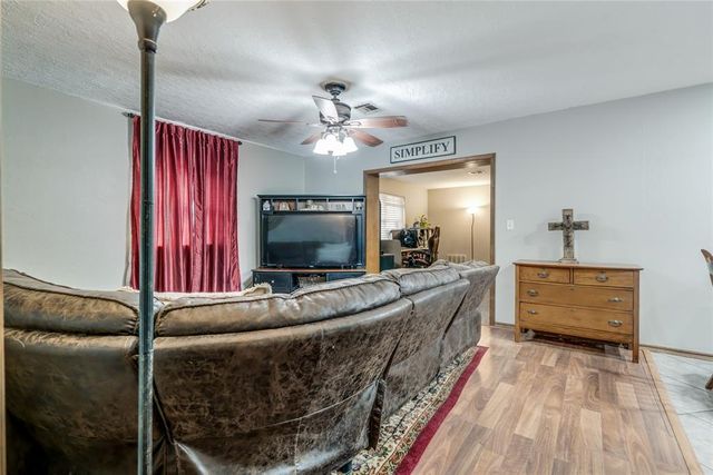 24 Ridgecrest Drive, Chickasha, OK 73018