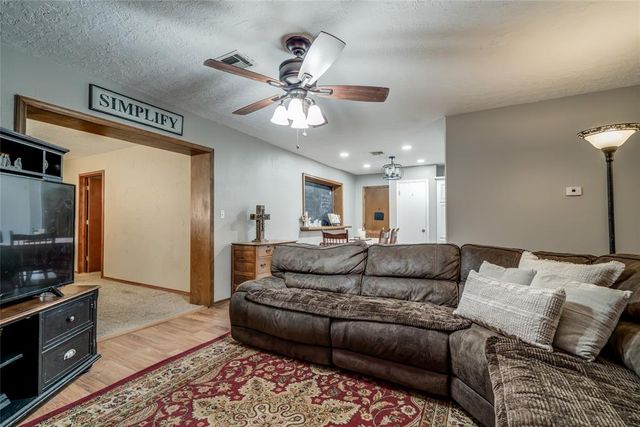 24 Ridgecrest Drive, Chickasha, OK 73018