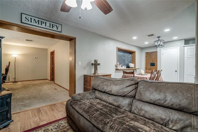 24 Ridgecrest Drive, Chickasha, OK 73018