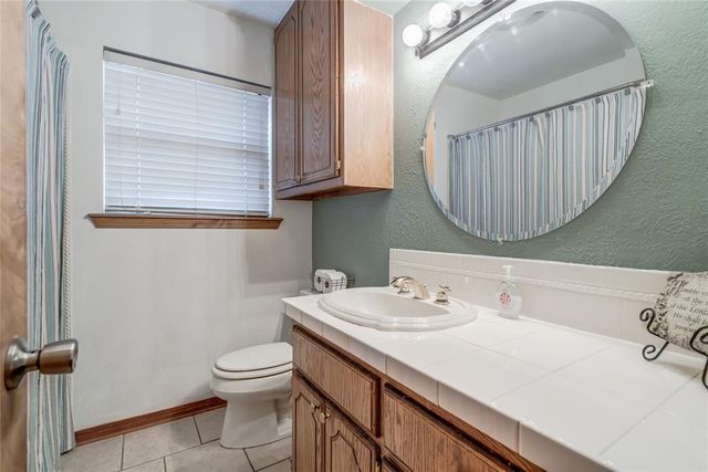 24 Ridgecrest Drive, Chickasha, OK 73018