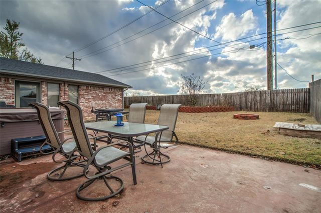 24 Ridgecrest Drive, Chickasha, OK 73018