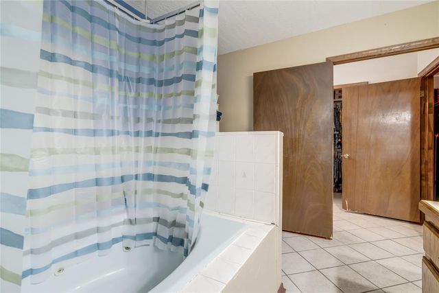 24 Ridgecrest Drive, Chickasha, OK 73018