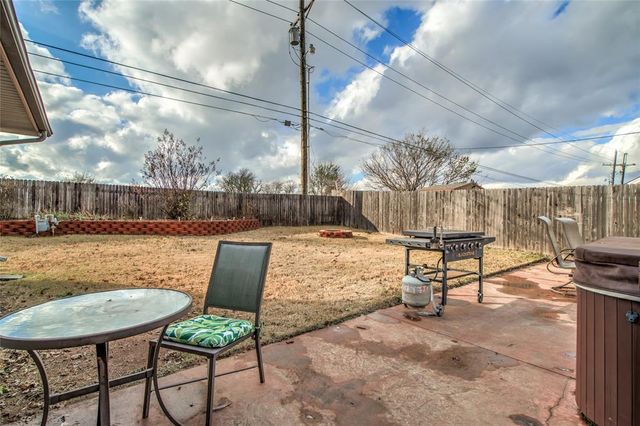 24 Ridgecrest Drive, Chickasha, OK 73018