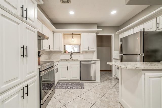 24 Ridgecrest Drive, Chickasha, OK 73018