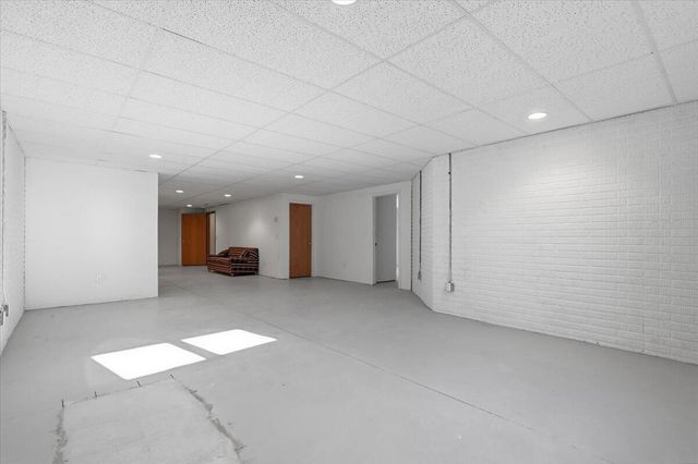 100 MCKENZIE Circle, Council Bluffs, IA 51503