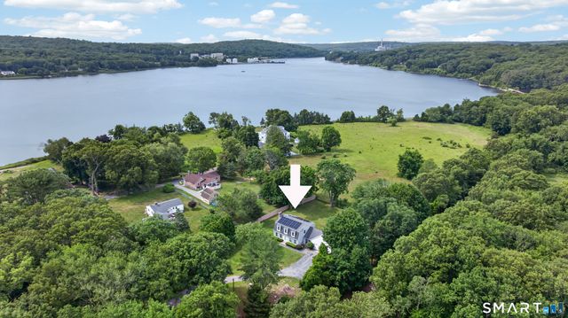 7 Massapeag Point Road, Montville, CT 06382