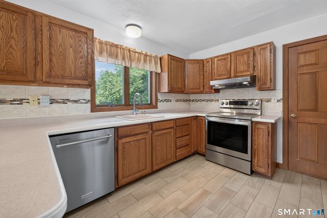 7 Massapeag Point Road, Montville, CT 06382