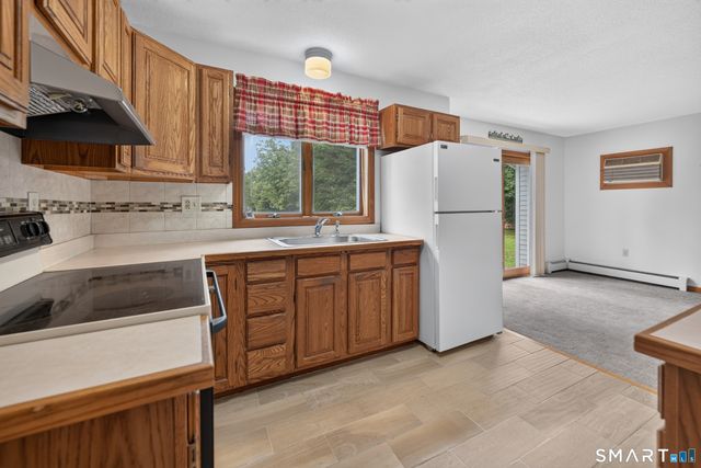 7 Massapeag Point Road, Montville, CT 06382