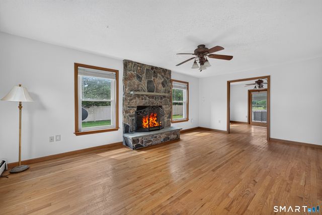 7 Massapeag Point Road, Montville, CT 06382