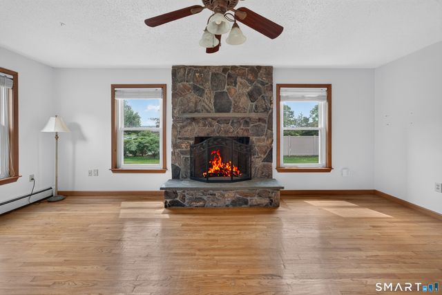 7 Massapeag Point Road, Montville, CT 06382