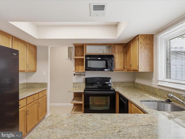 1426 YELLOWWOOD CT, Reston, VA 20190