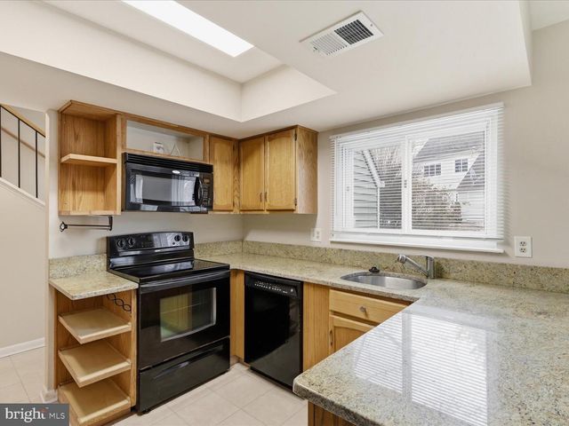 1426 YELLOWWOOD CT, Reston, VA 20190