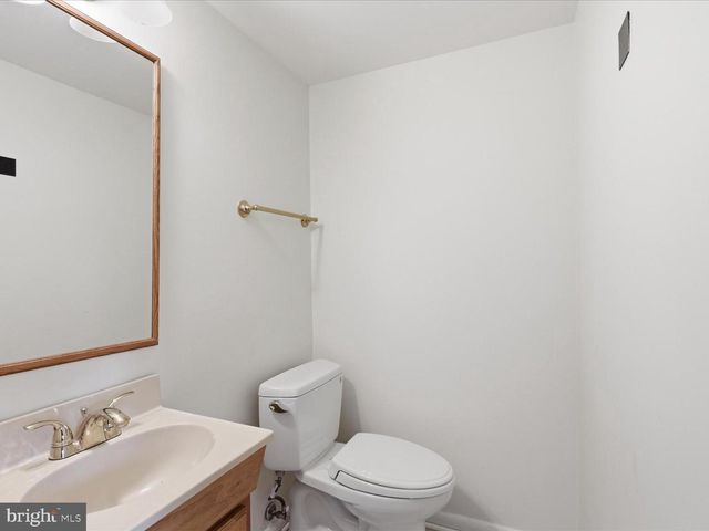 1426 YELLOWWOOD CT, Reston, VA 20190