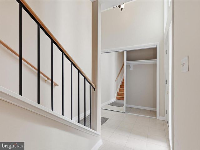 1426 YELLOWWOOD CT, Reston, VA 20190