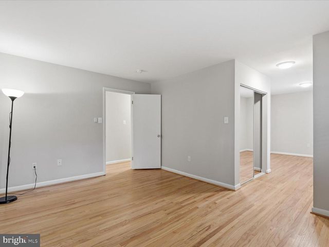 1426 YELLOWWOOD CT, Reston, VA 20190